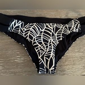 Lululemon Athletica size 4 swim bottoms